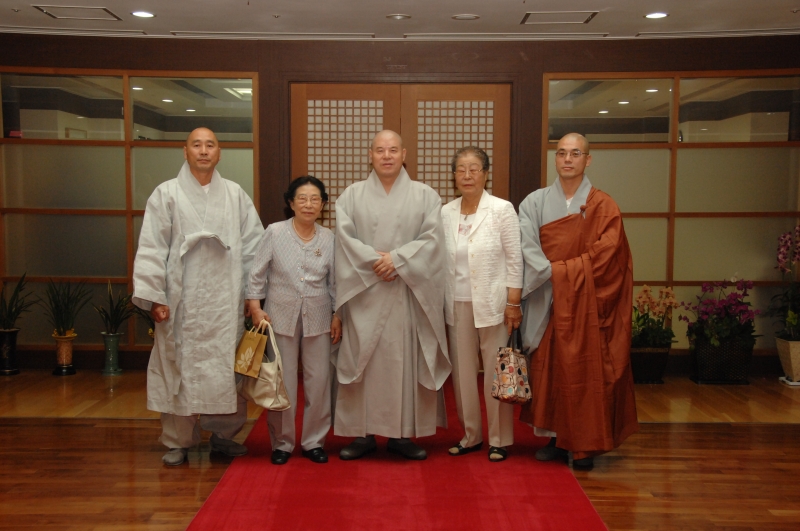 2010.06.14_세영스님 외 신도 기념촬영 (1)